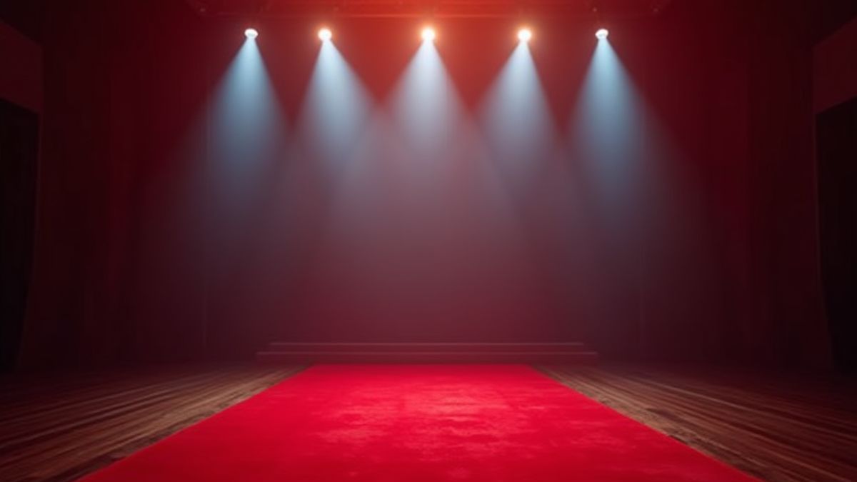 Scène de cinéma avec tapis rouge et projecteurs.