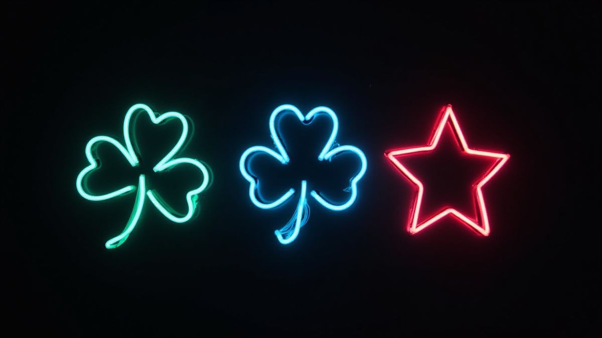 Luzes neon brilhantes formando símbolos clássicos como trevos e estrelas em um fundo escuro.